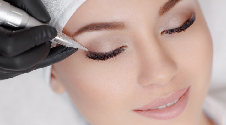 Permanent Make-up - Lidschatten-Effekt, zwischen den Wimpern, Klassisch in Düsseldorf Permanent Make-up - Lidschatten-Effekt, zwischen den Wimpern in Düsseldorf