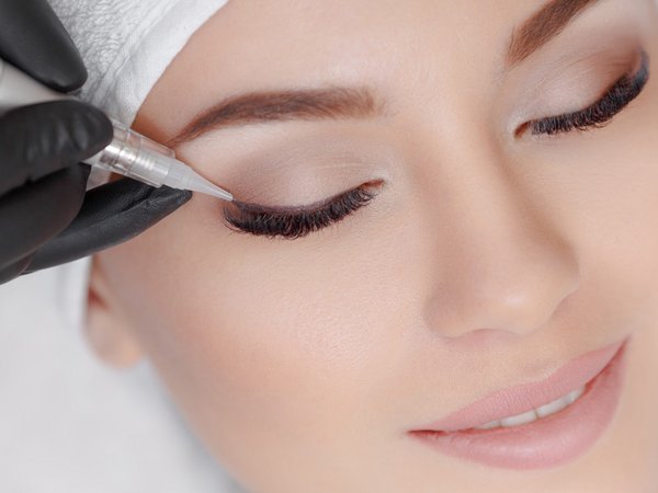 Permanent Make-up - Lidschatten-Effekt, zwischen den Wimpern, Klassisch in Düsseldorf Permanent Make-up - Lidschatten-Effekt, zwischen den Wimpern in Düsseldorf