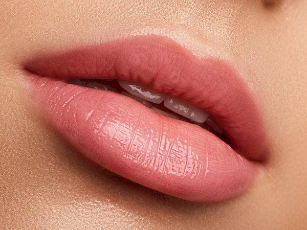 Permanent Make-up - Aquarell-Lippen, Lippenstift-Effekt Permanent Make-up - Aquarell-Lippen, Lippenstift-Effekt